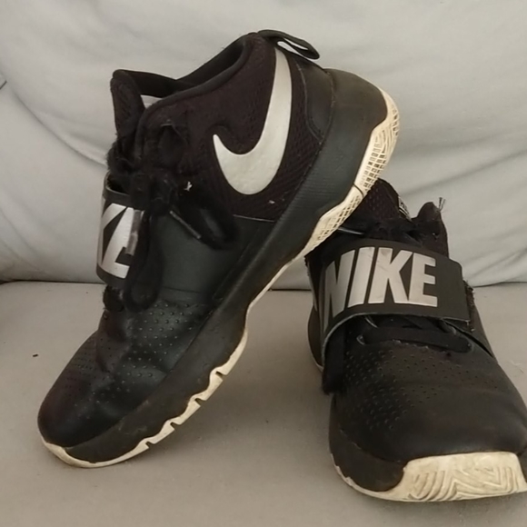 Nike team hustle 08 leather sneakers boys size 3.5 - Picture 2 of 4
